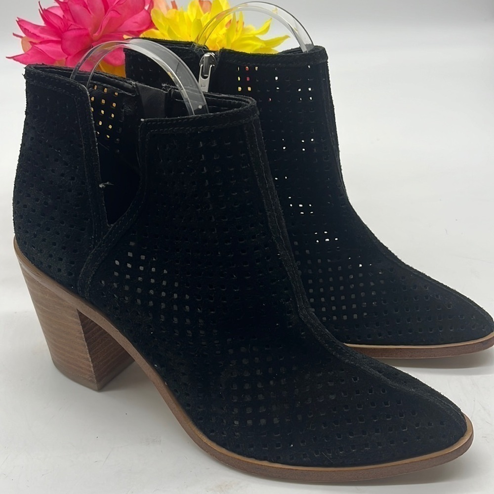 1.State Suede Cut our Ankle Bootie Sz 9. BAB1156B